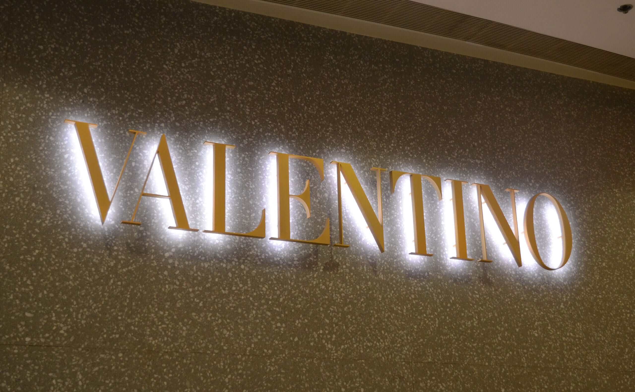 Basic Metal Halo Lit Signs For Valentino